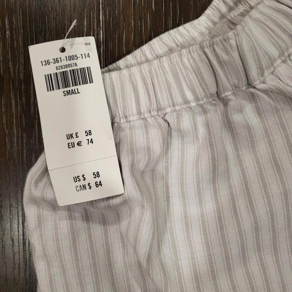 NEW Abercrombie & Fitch Off-Shoulder Short Sleeve Top • Size Small - Picture 4 of 6